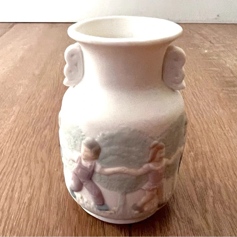 1984 LLADRO 5260 Children Playing Small Matte Bisque Vases By‎ Jose Roig RETIRED
